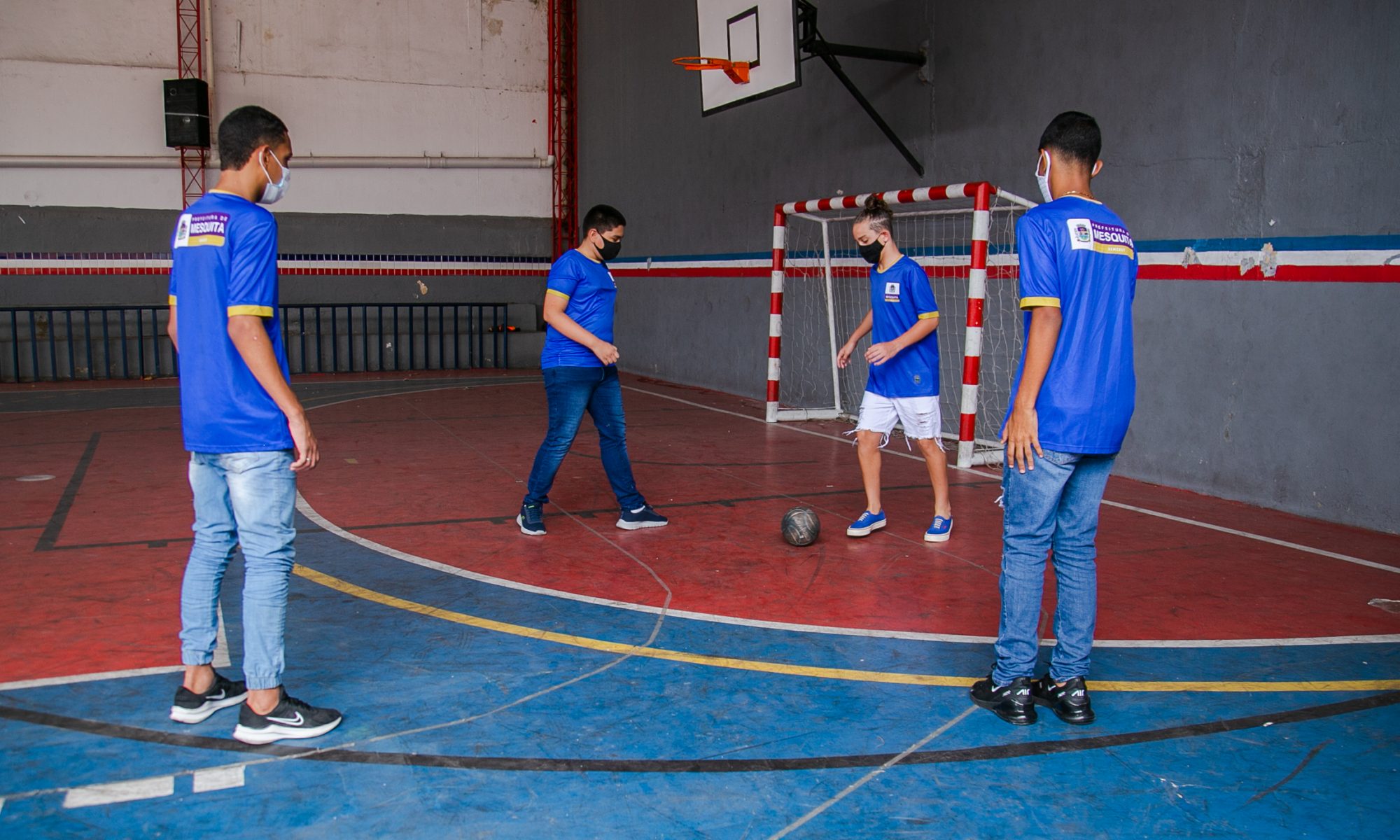 Proposta de treinamento integrado de futsal e futebol, na formação  desportiva do atleta de futebol de campo na categoria sub 17 anos